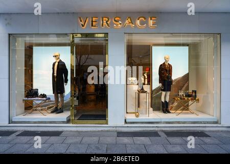 Francfort-sur-le-Main, Allemagne, 03/01/2020: Vitrine de magasins avec logo de Versage au centre ville de Francfort-sur-le-Main Banque D'Images