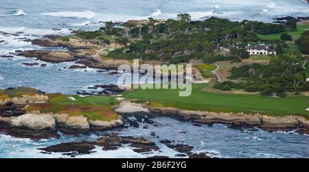 Terrain de golf sur une île, Pebble Beach Golf Links, Pebble Beach, Comté de Monterey, Californie, États-Unis Banque D'Images