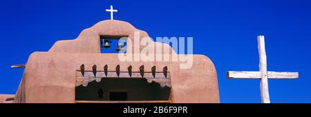 Vue à bas angle de l'église Santo Tomas, Santa Rosa de Lima, Nouveau Mexique, États-Unis Banque D'Images