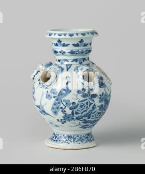 Vase haut avec porte-fleurs Bovenste vaas van bloemhouder van blauw beschilderde la foi. Fabricant : plateelbakkerij: AnoniemPlaats fabrication: Delft Dating: CA. 1680 - env. 1700 matériau: Aardewerk tinclazuur faience Techniek: Schildertechniek Dimensions: H 27 cm. × d 18 cm. Banque D'Images
