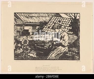 Knitter une femme tricoteuse assise sur une clôture en bois dans l'arrière-cour. Liens pour les tournesols. En arrière-plan face à la basse grange de ferme et de schutting. Fabricant : printmaker: Salomon Garf Dating: 1923 - 1925 Caractéristiques physiques: Matière de coupe du bois: Technique du papier: Coupe du bois Dimensions: H 214 mm × W 298 mm Sujet (autres formes de) couture, p.ex.: Crochetage, tricotage, broderie Banque D'Images