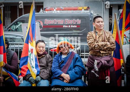 New York, États-Unis. 10 mars 2020. Les Tibétains commémorent le soulèvement tibétain de 1959 contre l'invasion de la Chine communiste par un rassemblement à Dag Hammarskjöld Plaza à New York le 10 mars 2020. Les manifestants ont rendu hommage à la résistance tibétaine et ont encouragé la fin de l'occupation du Tibet par la Chine. (Photo De Gabriele Holtermann-Gorden/Pacific Press) Crédit: Pacific Press Agency/Alay Live News Banque D'Images