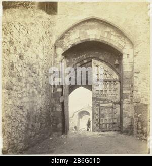 Château de Carisbrooke la porte Château de Carisbrooke; la porte Type d'objet: Photographies Numéro d'article: RP-F-F25412-X Fabricant : Photographe: McLean & Melhuishfotograaf: McLean (photographe) Photographe: Arthur James Melhuish Dating: CA. 1855 - ca. 1862 Caractéristiques physiques: Impression d'albumen: Impression d'albumen thème: Château de Carisbrooke Banque D'Images