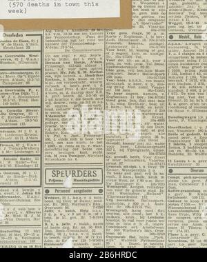 De Telegraaf et photo collage livre Les caméras cachées (titre de la série) Daily Telegraph en mars 1945, de nombreux obituaires et annonces begrafenisondernemingen. Fabricant : fabricant : fabricant anonyme lieu de fabrication: Amsterdam Date: 13-mar-1945 matériau: Papier plastique technique: Fotografie Sujet: Second monde Quand: 1939 - 1945 Banque D'Images