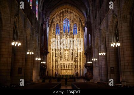 New York Manhattan Grand Autel et Réédos de l'église Saint Thomas conçu par l'architecte Bertram Grosvenor Goodhue et le sculpteur Lee Lawrie Banque D'Images