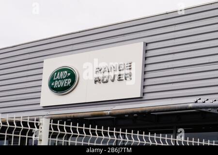 Bordeaux , Aquitaine / France - 10 02 2019 : Boutique Range Rover Automobile Concession Boutique De Signes Banque D'Images