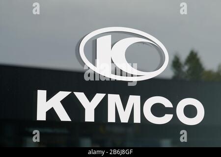 Bordeaux , Aquitaine / France - 10 17 2019 : Kymco store scooter fabricant logo boutique mondiale distribution Taiwan Banque D'Images