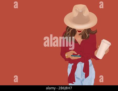 Illustration d'une jeune femme élégante vêtue d'une chemise lumineuse et d'un chapeau debout avec un téléphone portable et une tasse à café sur le fond du mur rouge Banque D'Images