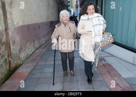 Menchu Álvarez del Valle, est journaliste de radio espagnole et grand-mère paternelle de la Reine d'Espagne, Letizia Ortiz Rocasolano.Ribadesella, Asturies Banque D'Images