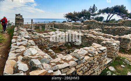 Thassos Island, , Grèce, Europe, il est dit que pendant l'antiquité, c'était le royaume d'Aliki qui avait une grande population et un grand port.pendant le VIIe siècle avant J.-C. de plus, l'ancienne dorp est de grand intérêt archéologique.sur le point le plus haut, Il y a les restes de deux basiliques paléochrétiens du 5ème siècle, Alykes est une péninsule d'intrrest archéologique Banque D'Images