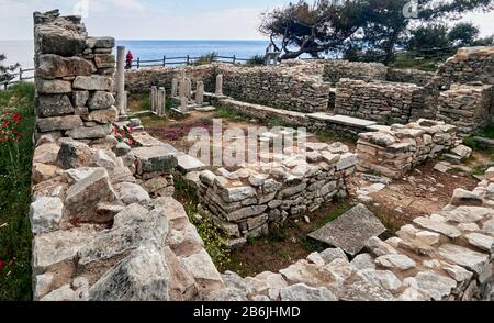 Thassos Island, , Grèce, Europe, il est dit que pendant l'antiquité, c'était le royaume d'Aliki qui avait une grande population et un grand port.pendant le VIIe siècle avant J.-C. de plus, l'ancienne dorp est de grand intérêt archéologique.sur le point le plus haut, Il y a les restes de deux basiliques paléochrétiens du 5ème siècle, Alykes est une péninsule d'intrrest archéologique Banque D'Images