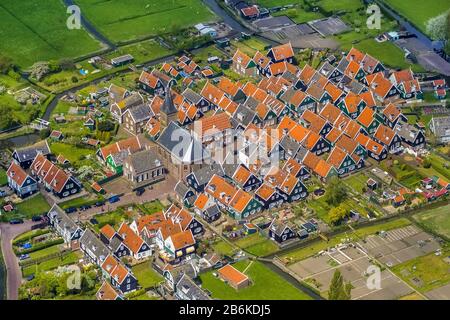 Maisons de Marken sur l'île dans le lac Marker, vue aérienne, 09.05.2013, Pays-Bas, Pays-Bas du Nord, Marche Banque D'Images