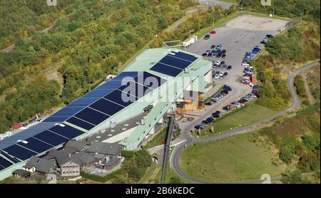 , panneaux solaires sur le toit du toboggan d'été courir sur le tas à Bottrop, 11.10.2012, vue aérienne, Allemagne, Rhénanie-du-Nord-Westphalie, Ruhr Area, Bottrop Banque D'Images