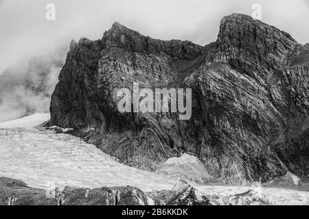 Jade Dragon Snow Mountain, Yulong Xueshan, Lijiang, Yunnan Province, Chine, où les glaciers peuvent être vus toute l'année. Banque D'Images