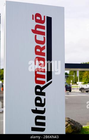 Bordeaux , Aquitaine / France - 10 23 2019 : Boutique de signes Intermarche French European supermarché Chain Store logo Banque D'Images