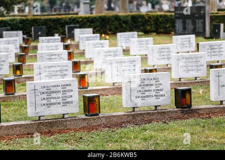 24 MARS 2017, VIENNE, AUTRICHE : cimetière militaire des soldats tombés dans le cimetière central de Vienne Banque D'Images