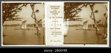 Empire du Japon - Ile de Nippon - Osaka - la Rivière - les bords Empire du Japon - Ile de Nippon - Osaka - la Rivière - les board type d'objet: Stereo Picture Numéro d'article: RP-F-F17831-B Fabricant : Photographe: Vera portée Richard Date: 1900 - 1920 Caractéristiques physiques: Photographie sur carton: Ingénierie du carton : dimensions de la photographie: Milieu secondaire: H 75 mm × W 150 mmOnderwerp Banque D'Images