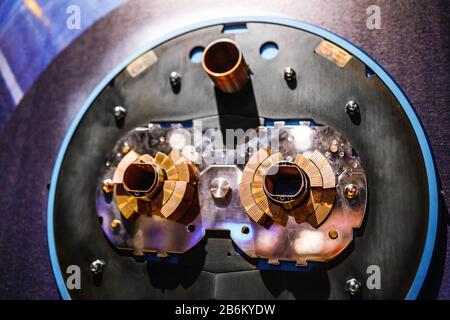 Câble industriel épais en fibre optique ou électrique dans la section, le concept de la science et de l'énergie Banque D'Images