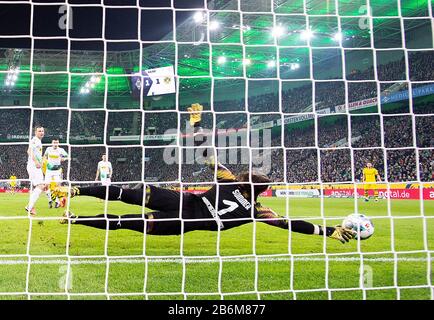 Défilé par goalwart Yann SOMMER MG) action, Football 1. Bundesliga, 25ème jour de jumelage, Borussia Monchengladbach (MG) - Borussia Dortmund (DO) 1: 2, le 7 mars 2020 en Borussia Monchengladbach/Allemagne. | utilisation dans le monde entier Banque D'Images