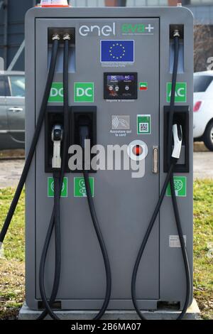 Station de charge de voiture électrique, future technologie écologique Banque D'Images