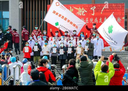 Wuhan, Chine. 10 mars 2020. Tous les 16 hôpitaux de module de terrain à Wuhan sont officiellement fermés après les 49 derniers patients sortis du stade Hongshan à Wuhan, Hubei, Chine le 10 mars 2020.(photo par TPG/cnsphotos) (Photo de Top photo/Sipa USA)Tous les 16 hôpitaux de module de champ à Wuhan sont officiellement fermés après que les 49 derniers patients ont quitté le stade Hongshan à Wuhan, Hubei, Chine le 10 mars 2020. (Photo par TPG/cnsphotos) (photo par Top photo/Sipa USA) crédit: SIPA USA/Alay Live News Banque D'Images