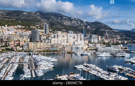 Vue panoramique sur Port Hercule à Monaco. Banque D'Images