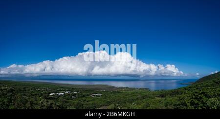 Vue sur la mer et le nuage sur le ciel, le sud de Kona, Hawaï, États-Unis