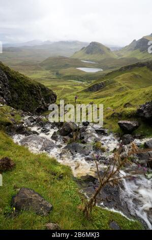 Randonnée pédestre au Quiraing sur l'île de Skye, en Écosse Banque D'Images