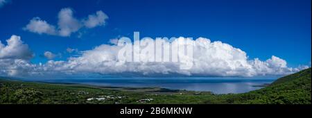 Vue sur la mer et le nuage sur le ciel, le sud de Kona, Hawaï, États-Unis