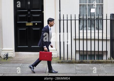 Londres, Londres, Royaume-Uni. 11 mars 2020. Rishi Sunak, chancelier de l'Échiquier britannique, quitte le 11 Downing Street pour remettre son budget au Parlement, à Londres, en Grande-Bretagne, le 11 mars 2020. Crédit: Tim Irlande/Xinhua/Alay Live News Banque D'Images