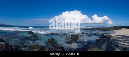 Vue sur la mer et le littoral, South Kona, Hawaï, États-Unis