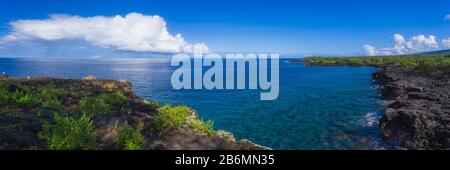 Vue sur la mer et le littoral, South Kona, Hawaï, États-Unis
