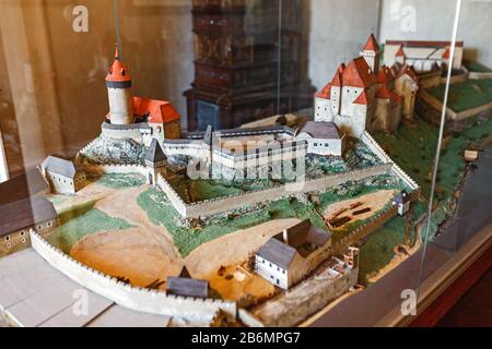 Décembre 2017, CESKY KRUMLOV, RÉPUBLIQUE TCHÈQUE : aménagement miniature du château de Cesky Krumlov dans le musée Banque D'Images