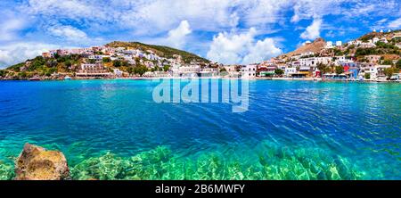 Beau village de Panteli, vue panoramique, Leros, Grèce. Banque D'Images