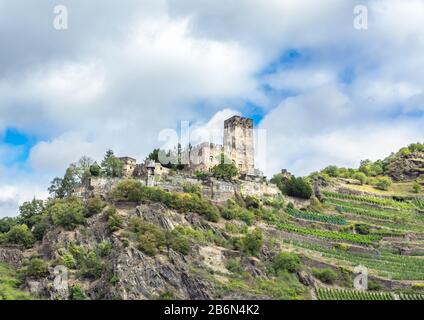 Burg Gutenfels, le château de Gutenfels, également connu sous le nom de château de Caub, est un château à 110 m au-dessus de la ville de Kaub en Rhénanie. Banque D'Images