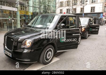 CAOCAO, UN SERVICE CHINOIS VTC, ARRIVE À PARIS Banque D'Images