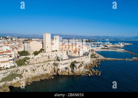 Vue aérienne de la vieille ville d'Antibes sur la Côte d'Azur Banque D'Images