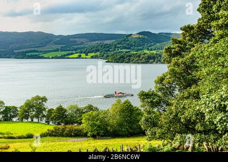 M.Y Lady of the Lake on Ullswater dans le district de English Lake Banque D'Images