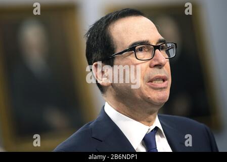 Washington, États-Unis. 11 mars 2020. Le secrétaire au Trésor Steven Mnuchin témoigne de la demande de budget du Trésor pour l'exercice 2021 au cours d'un sous-comité des crédits parlementaires sur Capitol Hill à Washington, DC le 11 mars 2020. Photo de Kevin Dietsch/UPI crédit: UPI/Alay Live News Banque D'Images