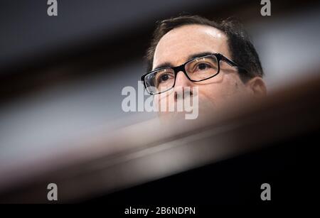 Washington, États-Unis. 11 mars 2020. Le secrétaire au Trésor Steven Mnuchin témoigne de la demande de budget du Trésor pour l'exercice 2021 au cours d'un sous-comité des crédits parlementaires sur Capitol Hill à Washington, DC le 11 mars 2020. Photo de Kevin Dietsch/UPI crédit: UPI/Alay Live News Banque D'Images