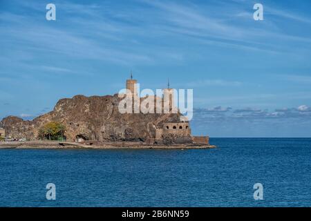 Forteresse sur la côte de Muscat en Oman Banque D'Images