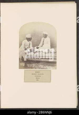 Geldwisselaar a rencontré een man voor zijn handel à Delhi Shroff Money Dealer Hindoo Delhi (objet titel op) Money Changer avec un homme pour son commerce Delhiroff Shroff. Distributeur d'argent. Hindoo. Delhi (titre objet) Type de bien: Page photo Numéro d'article: RP-F-2001-7-1122D 12 Inscriptions / marques: Numéro, recto, imprimé: (185) Fabrication Créateur: Photographe: Shepherd & Robertson (éventuellement) Fabrication De Place: Delhi Dating: Vers 1859 - ou 1869 matériau: Papier technique: Albumen dimensions imprimées: Photo: H 150 mm × 119 mm Sujet: les races humaines; les gens; le changement de l'argent de la nationalité Banque D'Images