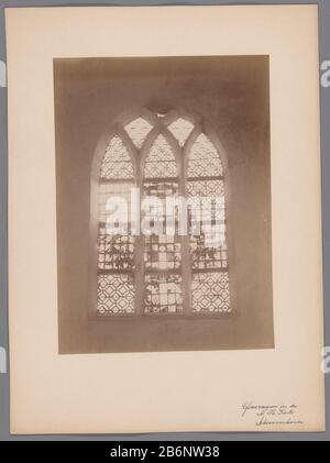 Geschilderd raam in de Grote Kerk te Schermerhorn Geschilderd raam in de Grote Kerk te Schermerhorn Type d'objet : foto Objectnummer: RP-F-00-2211 Inscriptions / Merken: Annotie, recto, handgeschreven: «Glasraam in de N.H. Kerk/ Schermerhorn’annopatie, verso, handgeschreven: ‘Schermerhorn/ Glasraam in de Ned. Herv. Kerk’ Fabricant : fotograaf: Anoniem (Monumentenzorg) (toegeschreven aan)fotograaf: A.J.M. Mulder (mogelijk)Plaats fabriquent: Schermerhorn Dating: CA. 1890 - ca. 1910 matériau: Fotopaper karton Techniek: Alluminedrak Dimensions: Foto: H 228 mm × b 167 mm Objet: Church-windo Banque D'Images