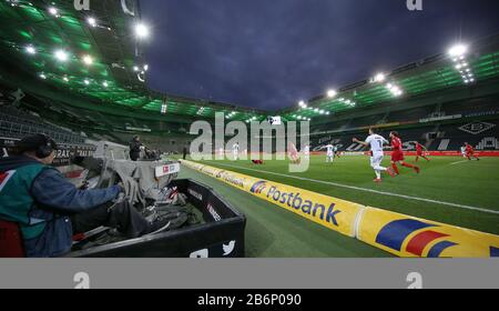 Monchengladach, Allemagne. 11 mars 2020. FIRO: 11.03.2020, football, 2019/2020, 1.Bundesliga: VFL Borussia Monchengladbach, Gladbach Borussia Monchengladbach - 1.FC Cologne Koeln Spectateurs et fans à la place. 1. Jeu fantôme du 1. Crédit: DPA Picture Alliance/Alay Live News Banque D'Images