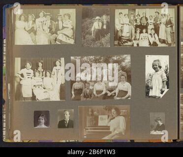 Gezelschappen portretten Album feuille avec des photos de groupes Où: Parmi trois groupes avec des hommes et des femmes costeumés. Aussi des portraits d'enfants et d'adultes et une photo d'une femme au piano avec des partitions de Grieg. Partie de la photo d'une famille néerlandaise inconnue avec des connexions au Suriname et aux Antilles néerlandaises de l'est (1) . Fabricant : Photographe: Fabrication anonyme: Pays-Bas Date: CA. 1900 - ca. 1925 matériau: Papier carton technique: Daglichtcollodiumzilverdruk / gélatine imprimé argent / papier léger dimensions: Feuille d'album: H 235 mm × W 292 mm (jusqu'à la charnière) Sujet: Mana adulte du Banque D'Images