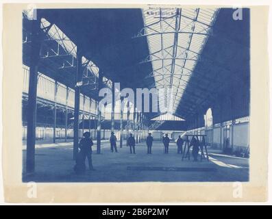 Gezicht in de hallen van Saint-Denis in aanbouw in Parijs Face in the halls of Saint-Denis under construction in Paris Property Type: Photographies Numéro d'article: RP-F 2003-1 Inscriptions / marques: Poinçon, recto, timbre: '[...] Ponts & Charpentes and fer / 64 rue du chemin-Vert, 64. Paris'annopatie, recto, texte placé sur un morceau de papier meegefotografeerd est: 'J. DURUPT CONSTR PARIS (Durupt était Où: Apparemment l'entrepreneur du bâtiment, peut-être le principal de l'image) Manufacture Créateur: Photographe: Fabrication anonyme de lieu: France Date: 1893 Caractéristiques physiques: Photocalque sur papier o Banque D'Images