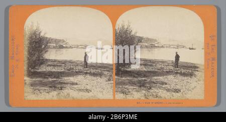 Vue sur Arona sur le lac Maggio Revue d'Arone. (Lac majeur) (objet titre) Lac majeur / le Lac majeur (objet titre de la série) Type de bien: Stéréo photo Numéro d'article: RP-F F06956 Inscriptions / marques: Numéro, recto, imprimé: '21 .' Fabricant : photographe Ernest Eléonor Pierre Lamy (propriété cotée) Lieu de fabrication: Lago Maggiore Date: 1861 - 1878 matériau: Carton: Technique: Papier technique: Dimensions de l'imprimé albumen: Milieu secondaire: H 88 mm × W 178 mm Sujet: Navire d'équipe du lac, côte du bateau à moteur où: Lac MaggioreArona Banque D'Images