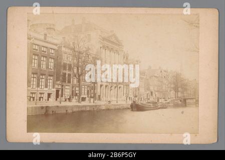 Gezicht op Felix Meritis aan de Keizersgracht in Amsterdam Voir Felix Meritis on the Keizersgracht in Amsterdam Type de bien: Photo Cabinet photo Numéro d'article: RP-F F19569 Fabricant : Photographe: Fabrication anonyme: Amsterdam Date: 1850 - 1900 matériau: Carton de papier: Technique albumen dimensions imprimées: Milieu secondaire: H 108 mm b × 167 mm Objet: Canaux, eau (en ville) Où: Felix Meritis Banque D'Images