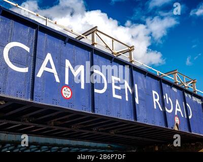 Pont De Camden Road Au Nord De Londres Banque D'Images