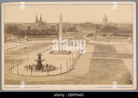 Gezicht op Place de la Concorde in Parijs vue De La Place de la Concorde à Paris Type de bien: Photographies Numéro d'article: RP-F 00-10872 Fabricant : Photographe: Fabrication anonyme de place: Paris Date: CA. 1870 - ca. 1890 Caractéristiques physiques: Matériel d'impression d'albumen: Papier carton technique: Approvisionnement d'impression d'albumen et Banque D'Images